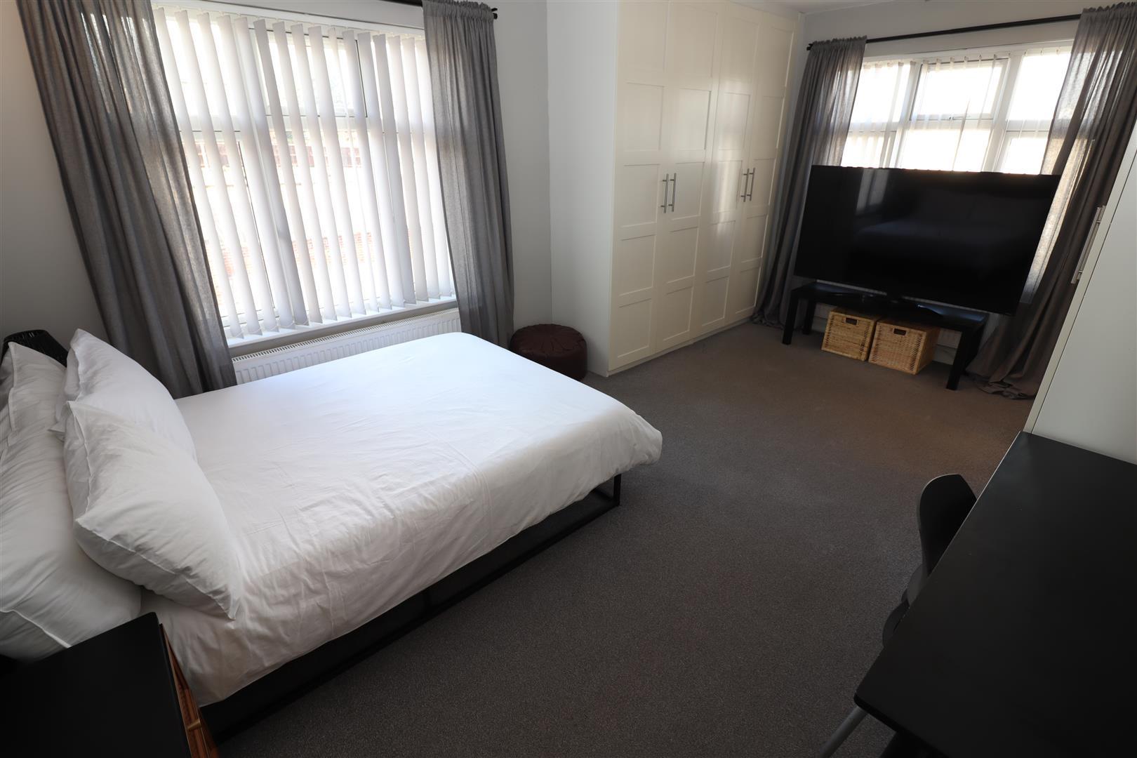 Property Image e4a2458b-f873-4582-8d21-40154e307258