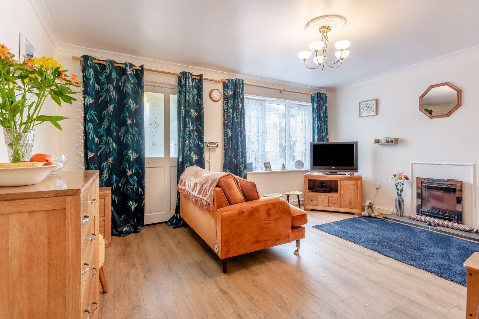 Property Image e5287c92-ffad-4a02-910a-7f2c47a0e2b9