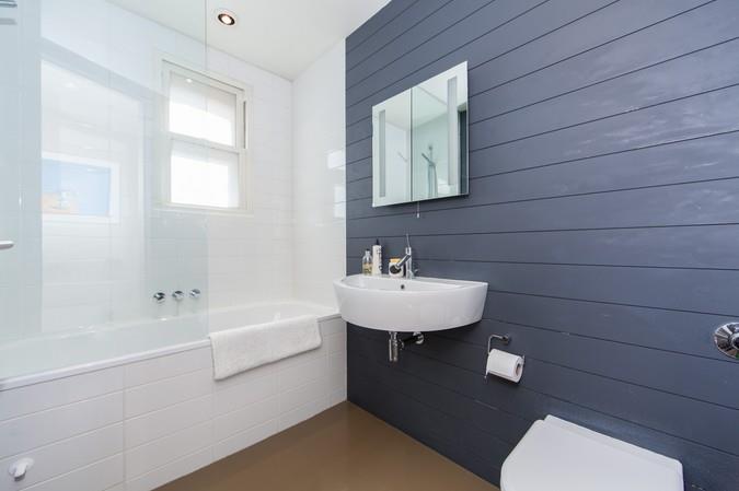 Bathroom (2).jpg