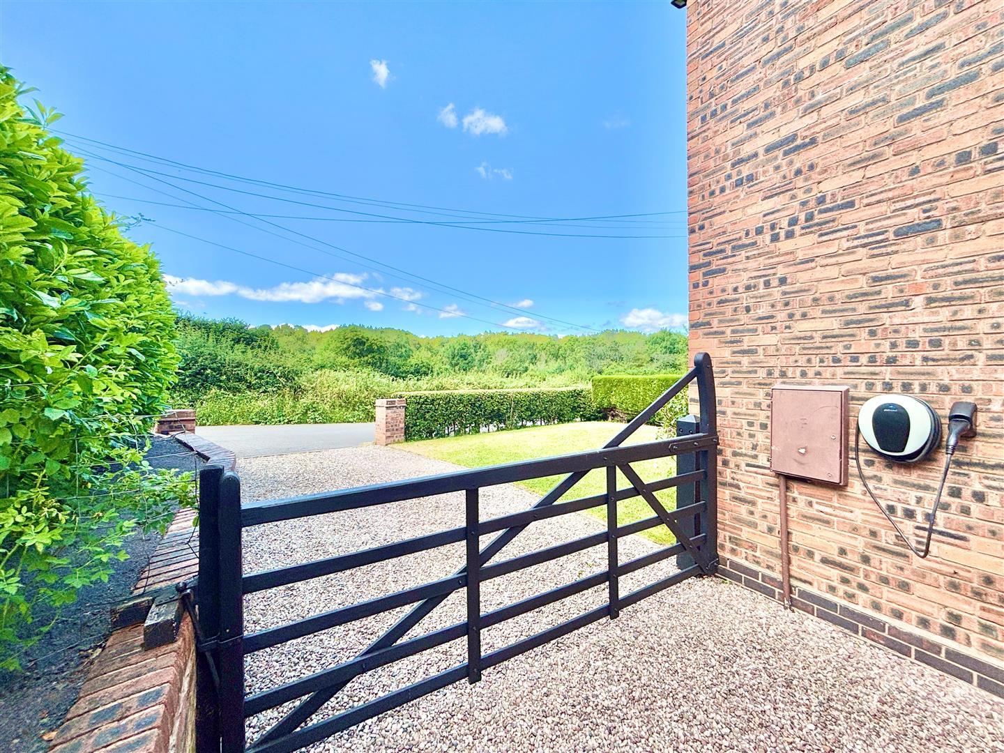 Property Image e5e4bcb4-8dd1-4fe3-acdd-09d0dac2e46b