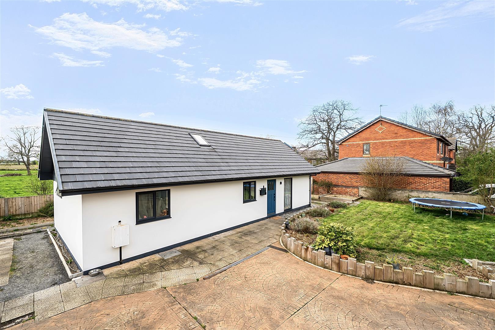 Property Image e636a9f4-692d-4bec-8dd3-06b0134703fb