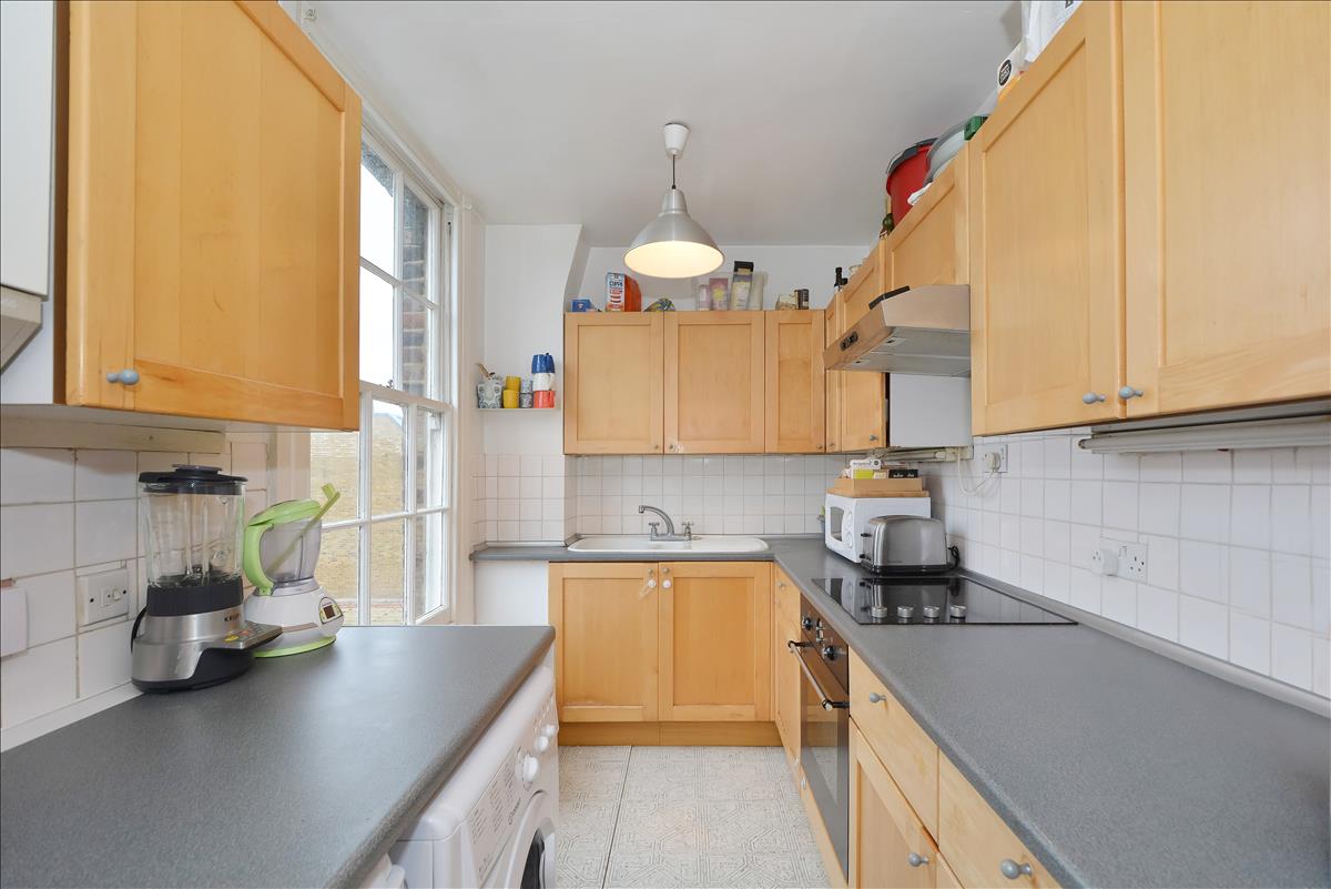 top floor period conversion for rent on islington park street