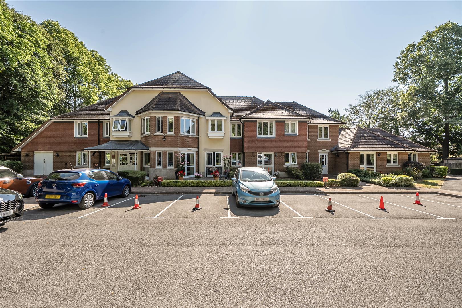 Property Image e6f8b352-9a88-4fd8-9f62-12d11a0fe6fc