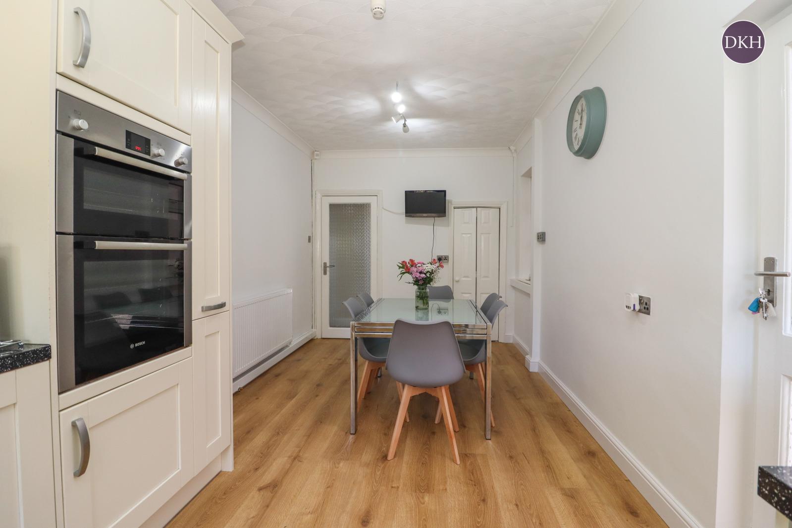 Property Image e75ab95d-ae2c-4313-bdbe-943a70c2183c