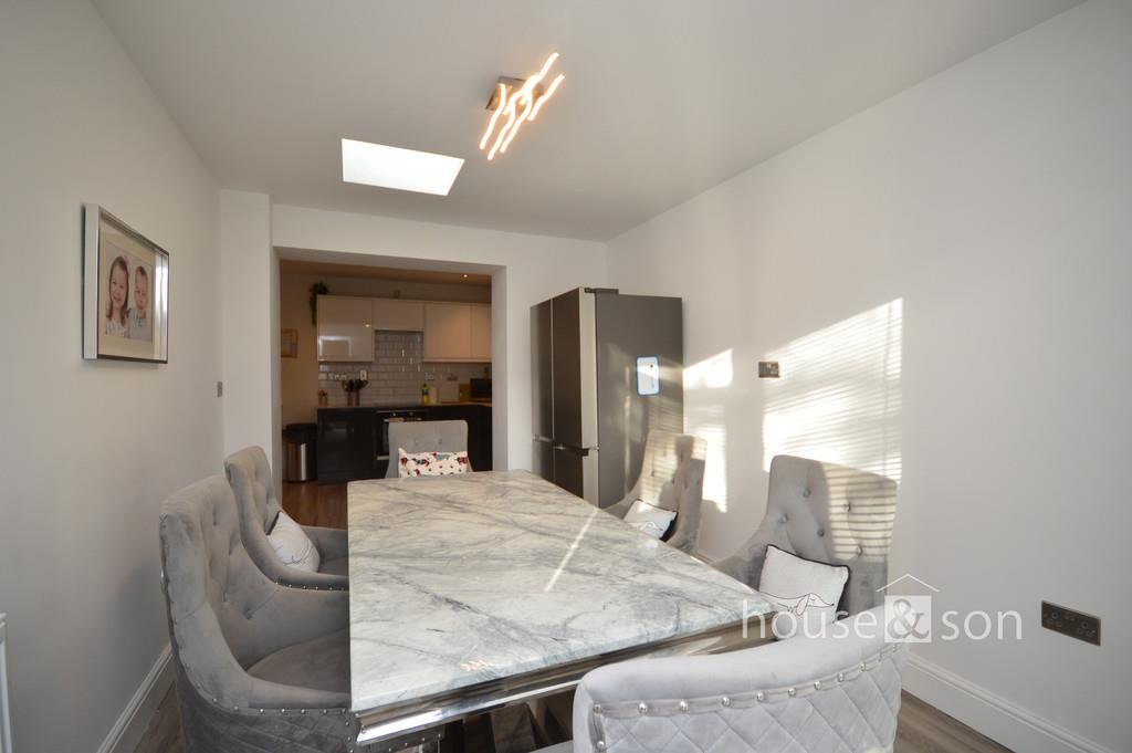 Property Image e7809526-2d87-48bc-8d27-32d8d40e8675