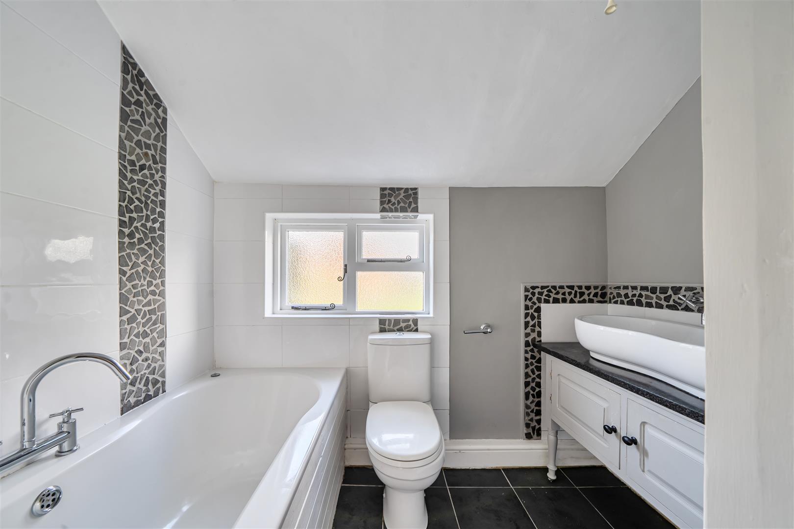 Property Image e7974036-e0f2-4d3e-b016-6f44655ccd77