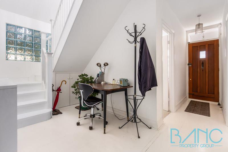 Property Image e82f958a-44a0-4424-80c3-7b196836e878
