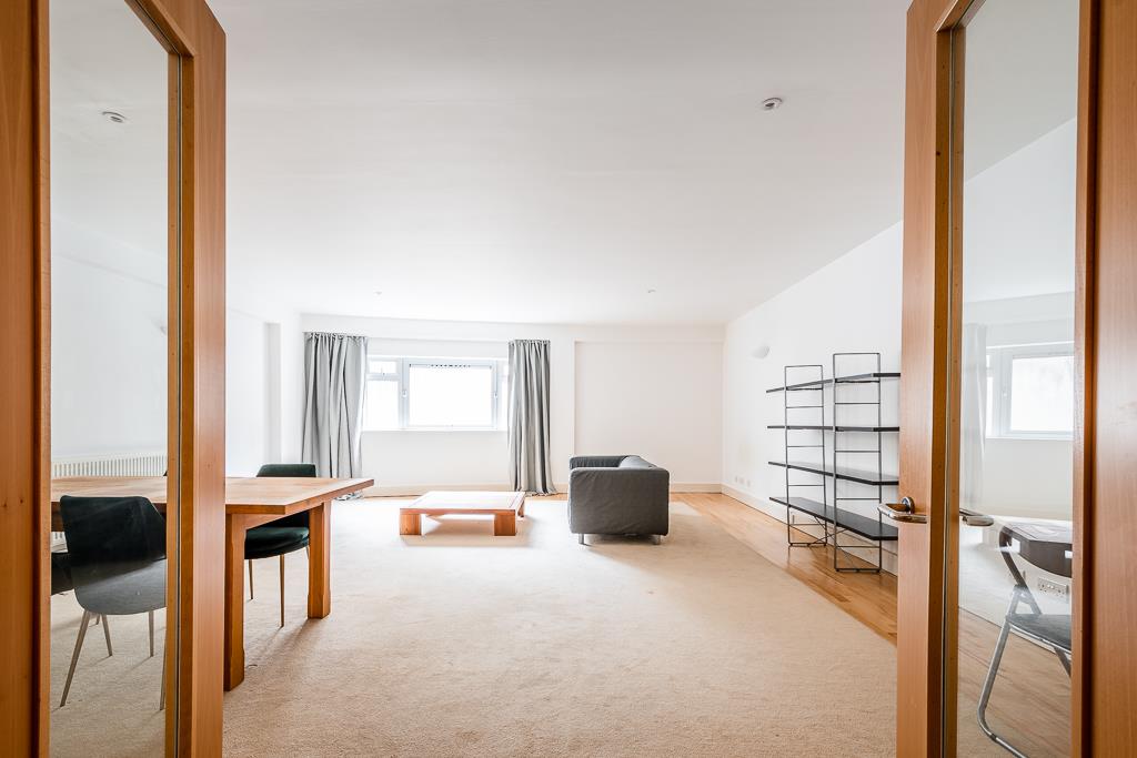 Three bedroom two bathroom split level apartment for rent in the heart of Hatton Garden EC1