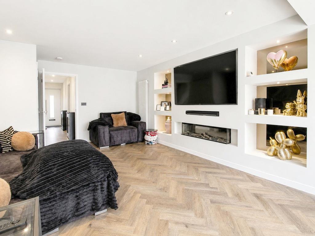 Property Image e8914beb-1edb-433a-a842-8a5b3d7e14fa