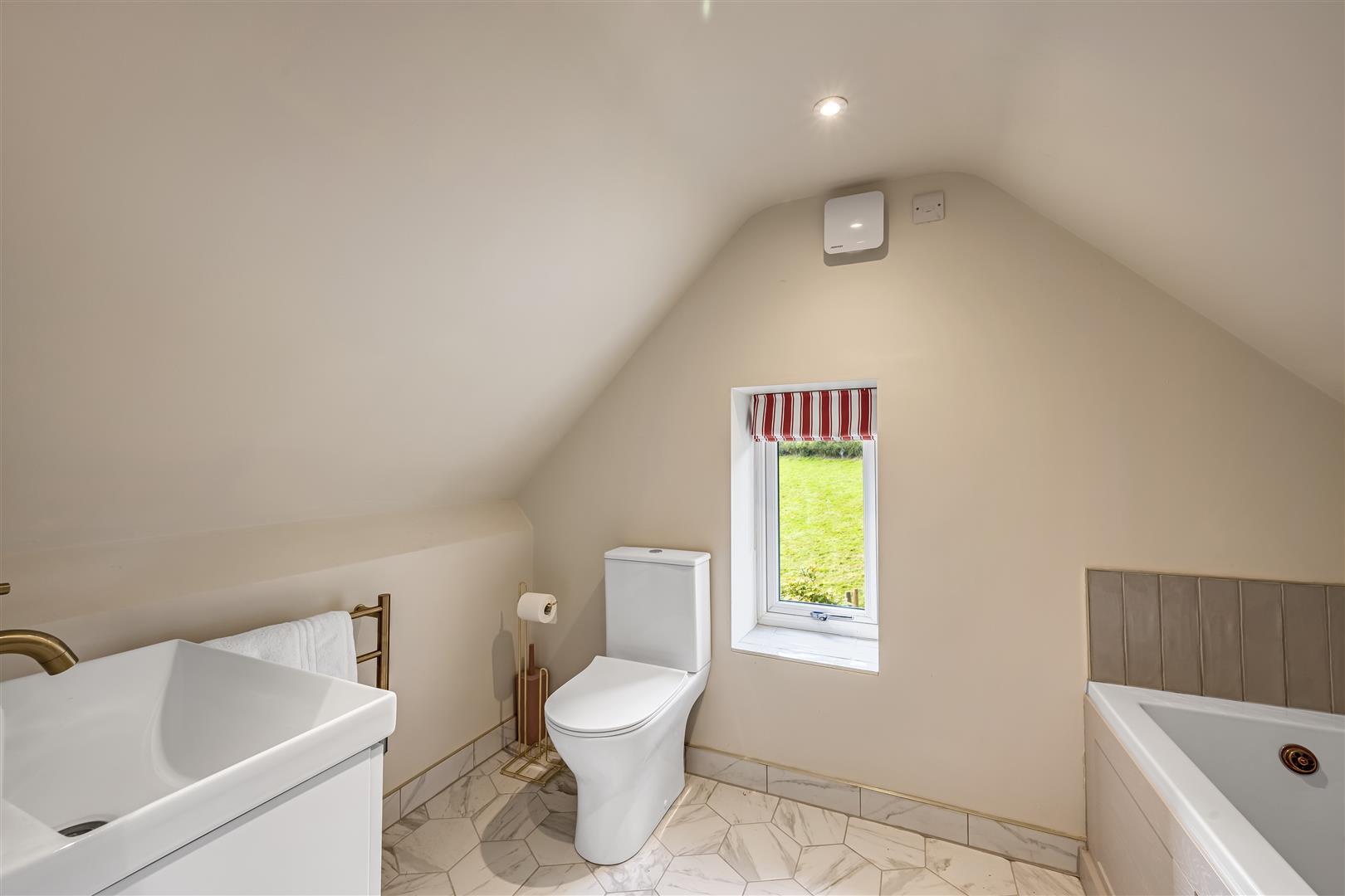 Property Image e8a860e3-904c-45bd-8661-a79b2816276a