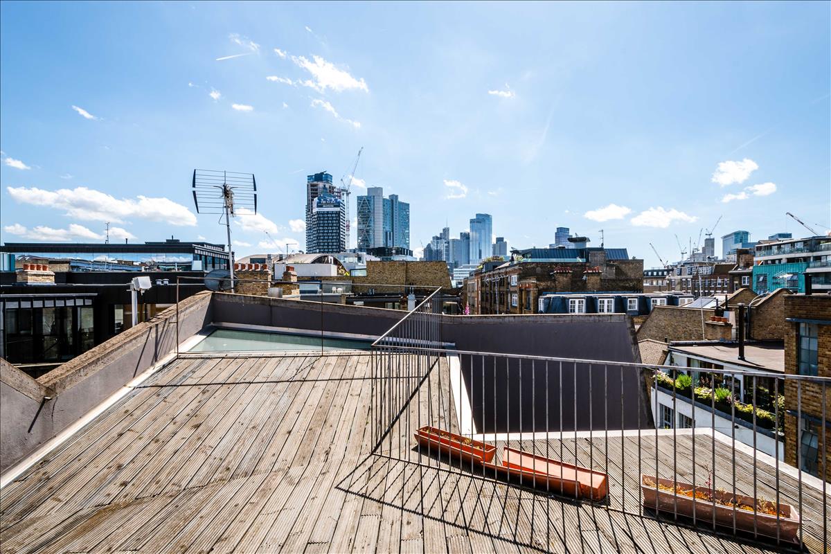 Three bedroom penthouse apartment for rent on Charlotte Road EC2A