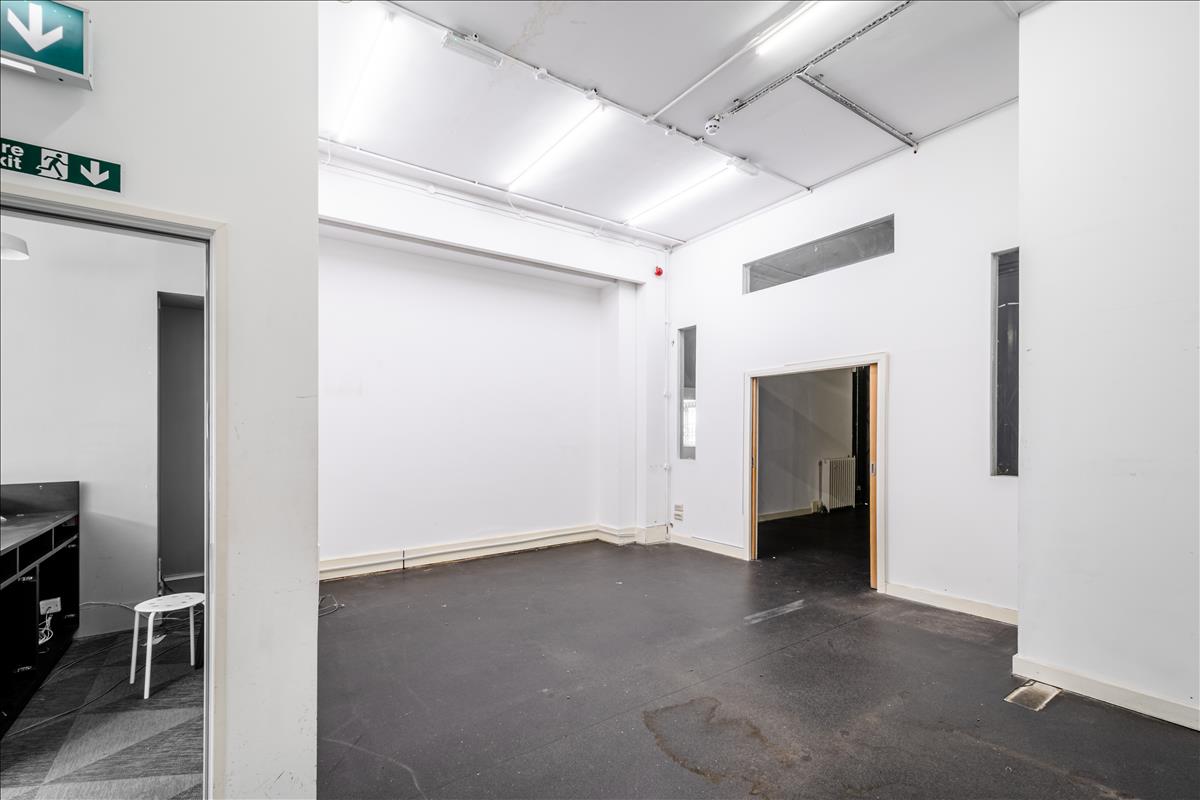 showroom to let in Islington 
