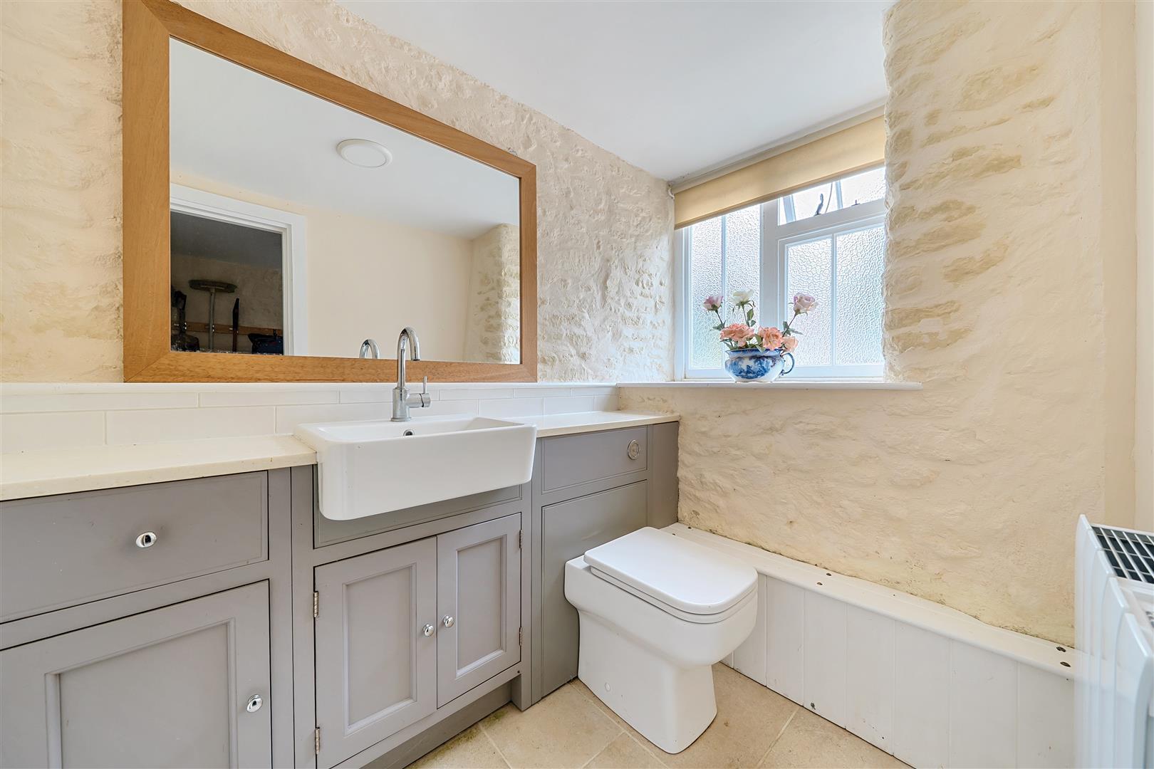 Property Image e9164df3-41c0-449a-9628-01c49c8281fd
