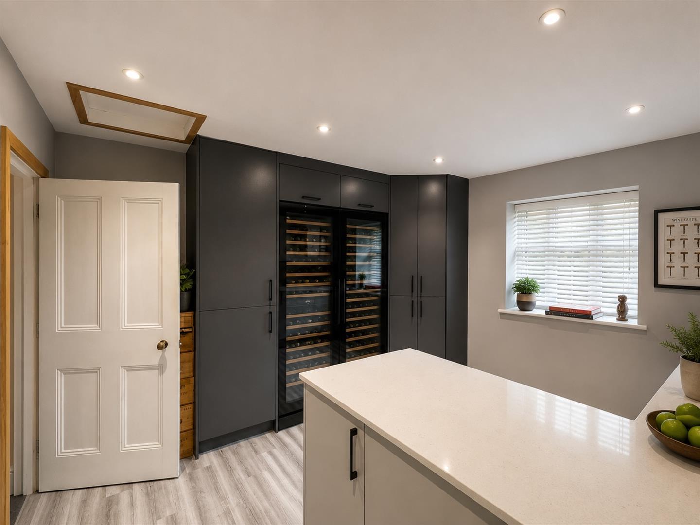 Property Image e917a794-8831-433a-82dd-400c535f3c69