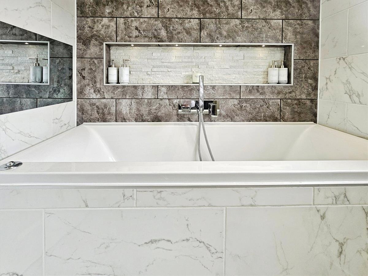 Property Image e9252d4d-1245-4aa1-bc64-dfbf58aa0ab9