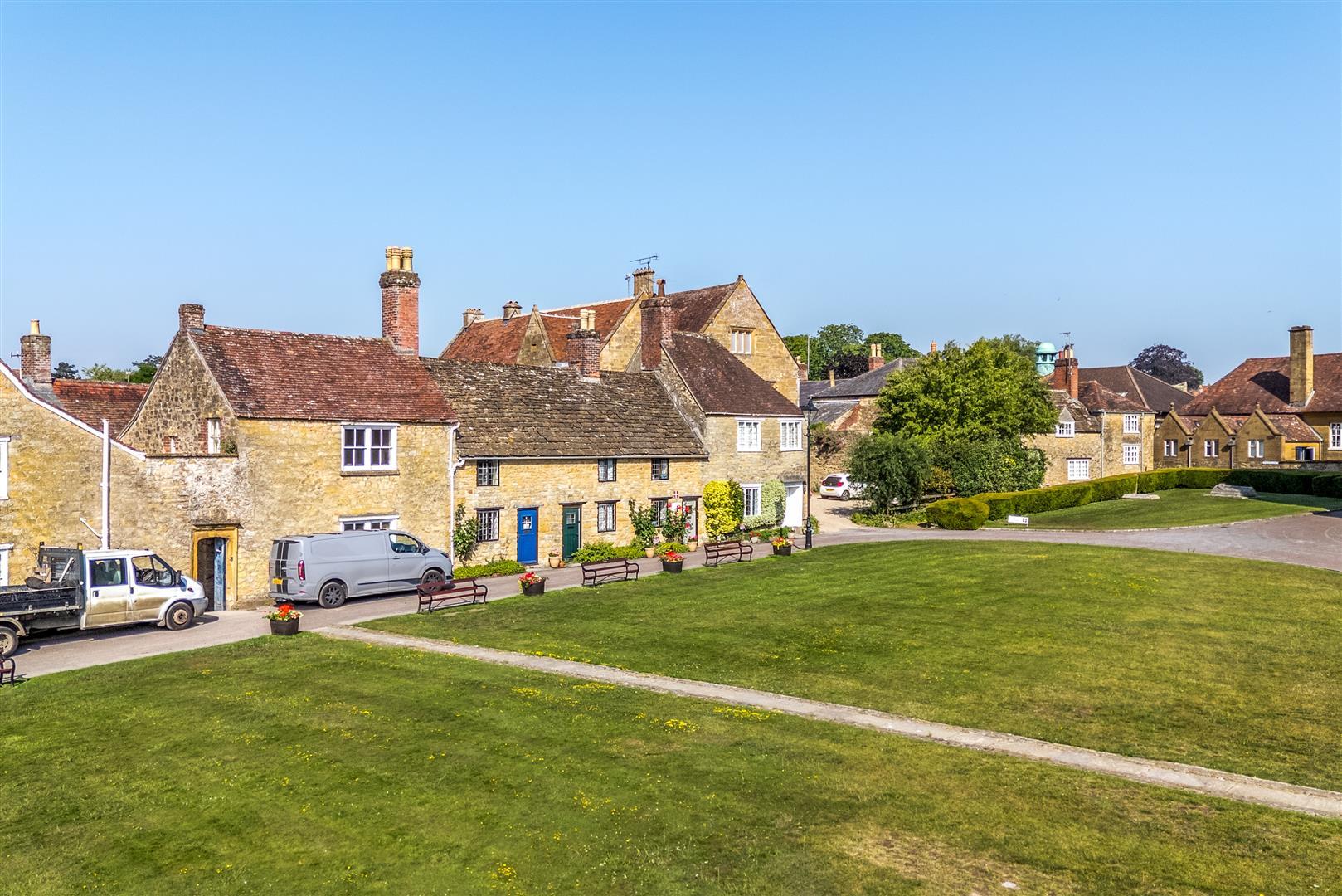 Property Image e96a72cf-ee44-4083-8323-6a67281312d4