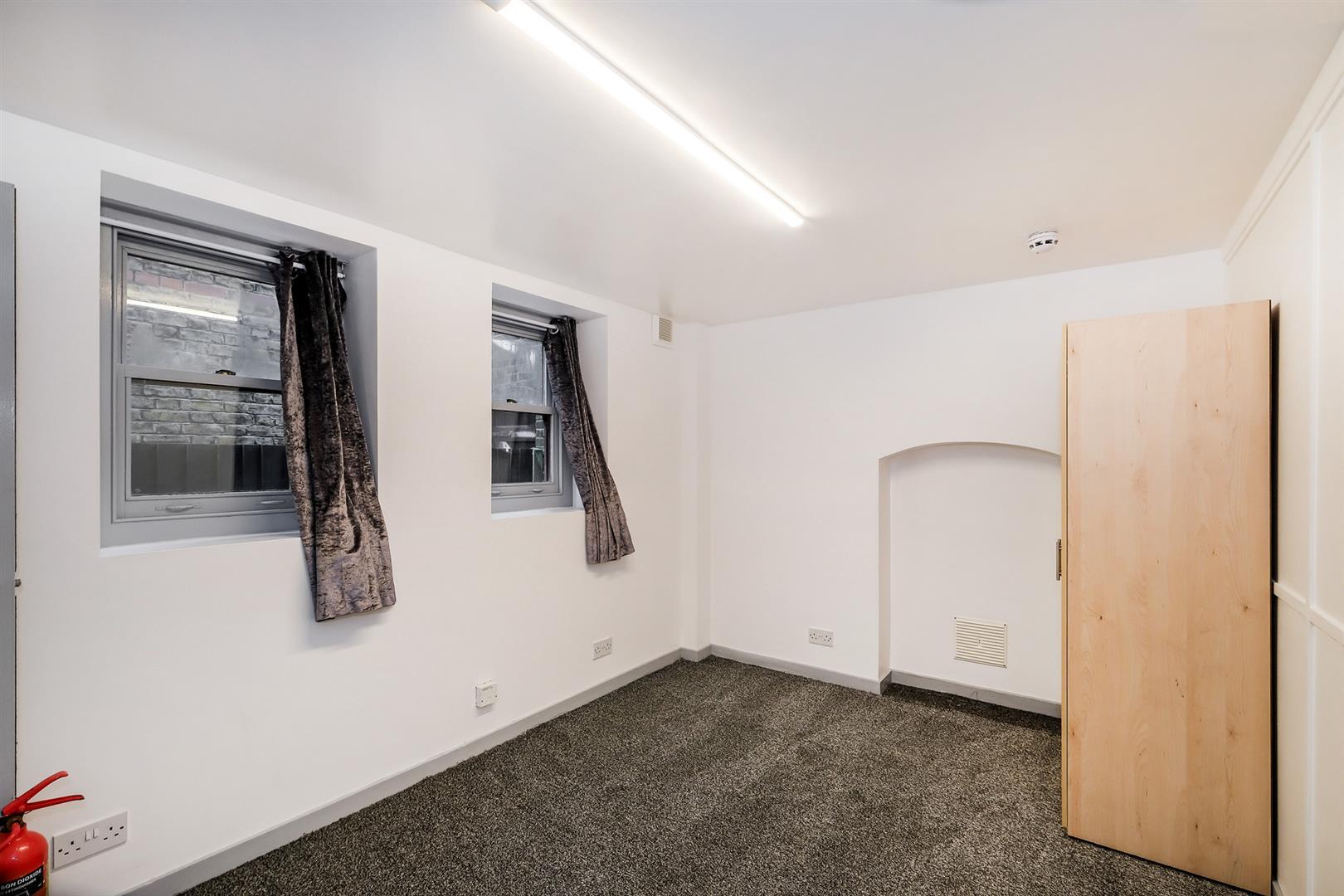 Property Image e97e8285-bfcc-422c-a0c9-d562f8433261