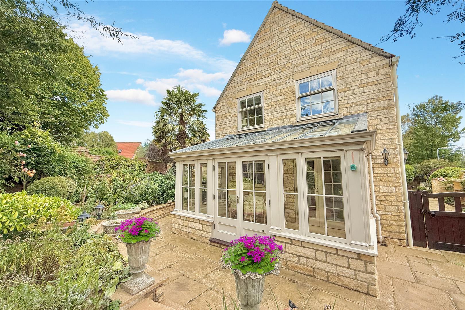 Property Image e98ecaba-491d-4483-954d-5e7e5efb1266