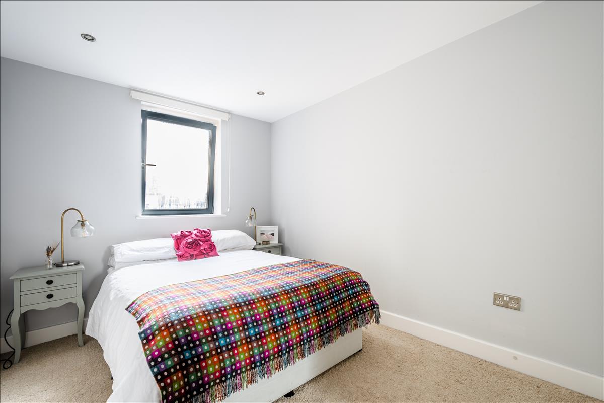 3 apartment for sale Hoxton Square
