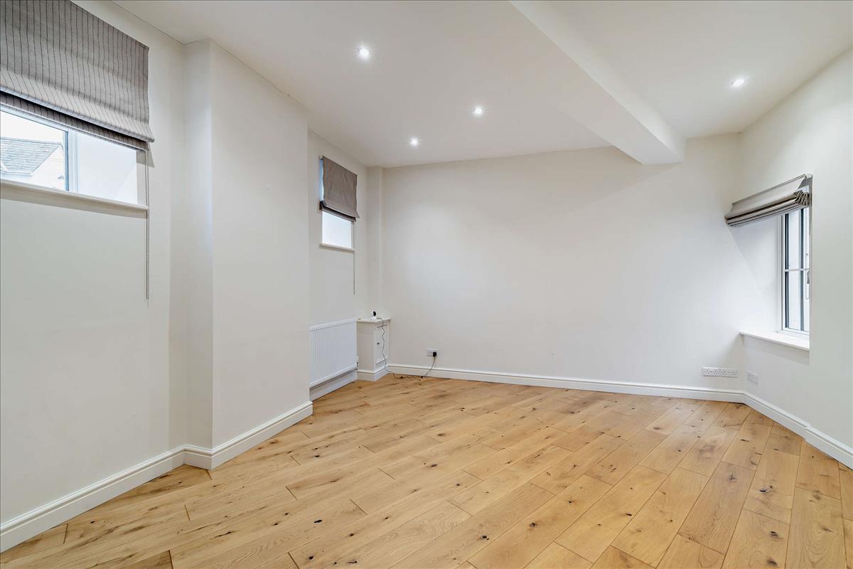 Property Image ea47d702-9d33-4647-a429-337951c3f4ca