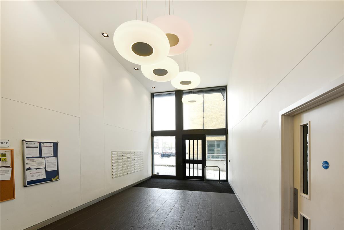 top floor one bed new build canal-side apartment for rent in De Beauvoir