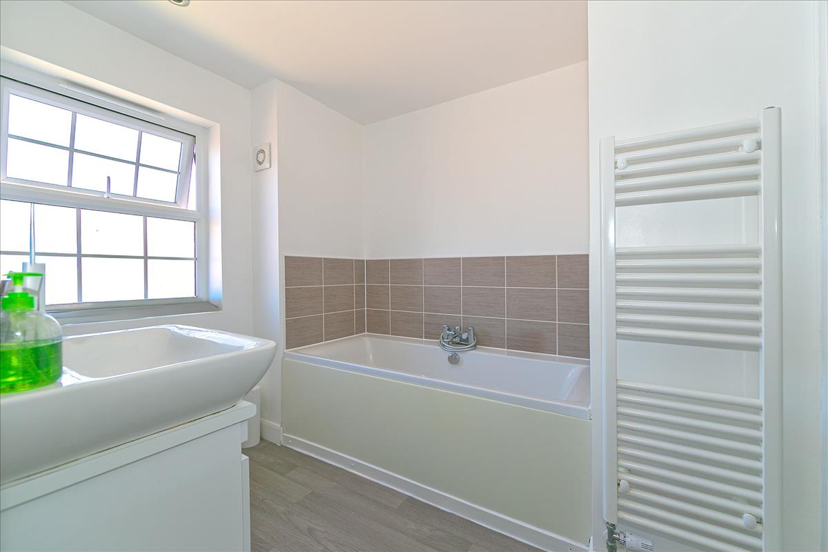 Property Image eaf13ba5-1ce1-41b8-9477-cc974b77e563