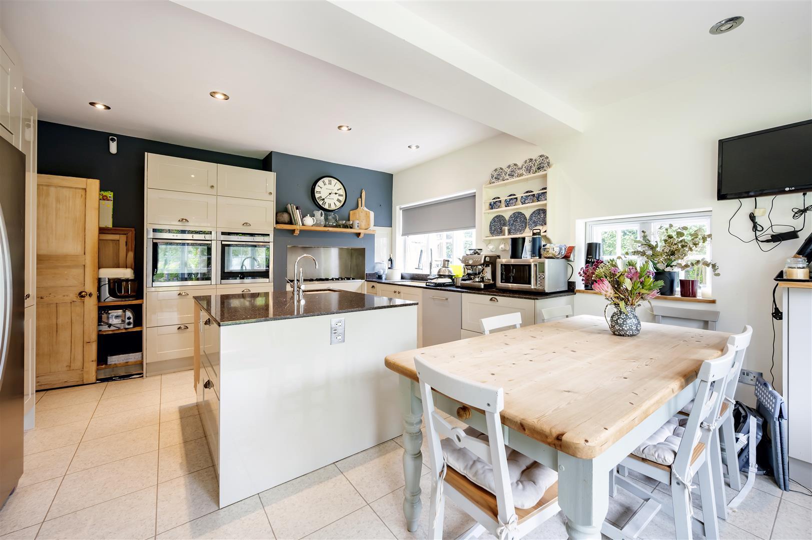 Property Image eb86261f-85e0-4a4c-b581-8d2b52bcb0ff