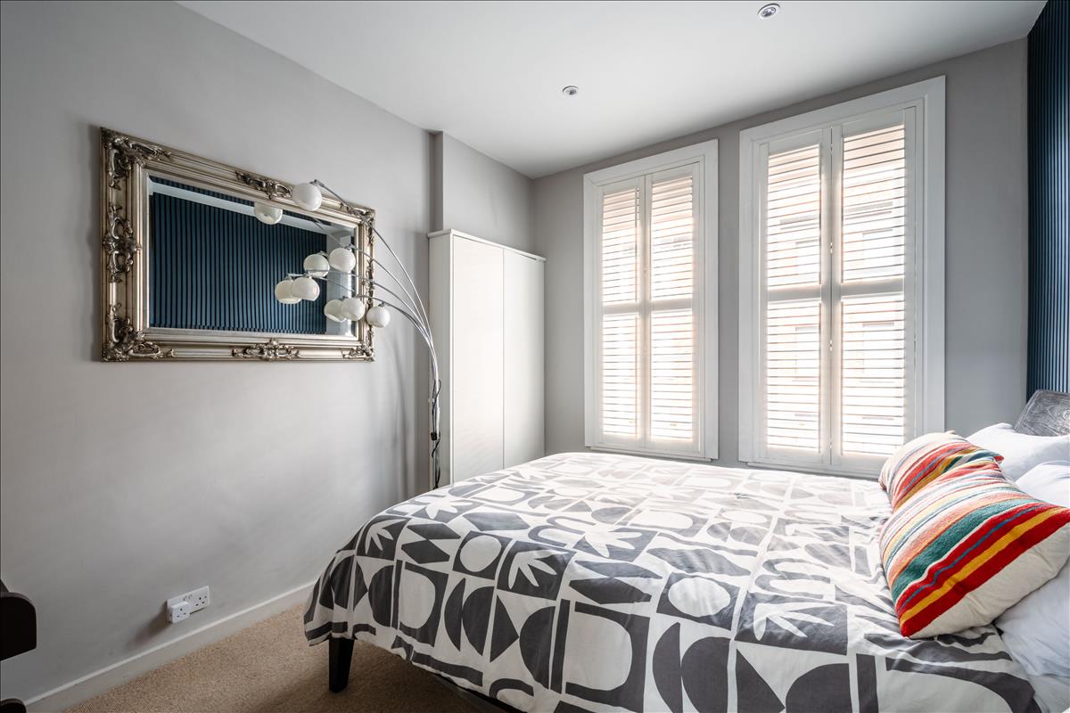 Two -bedroom, two-bathroom flat for sale, Marchmont Street, Bloomsbury, WC1N.  2nd Bedroom