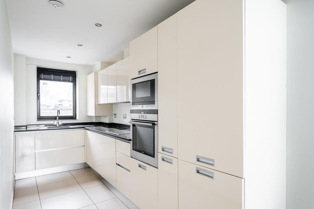 two bedroom two bathroom penthouse for let on hoxton square n1