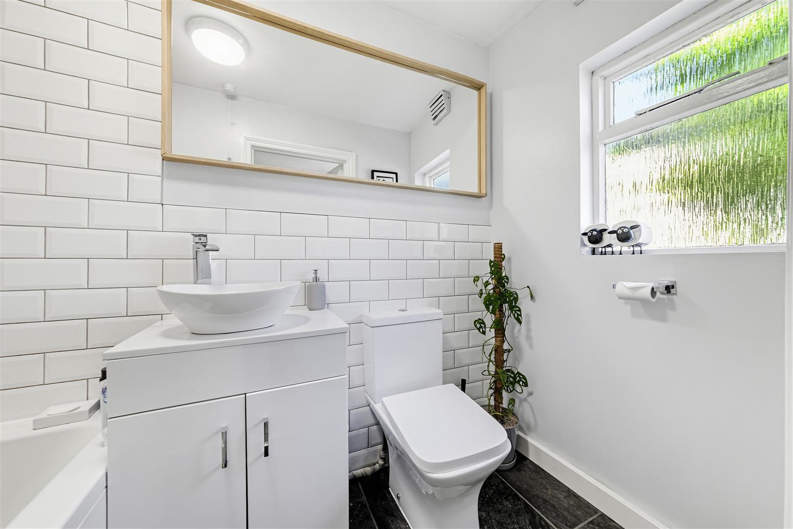 Property Image edd7b84f-4d24-449a-8b05-65a30a161690