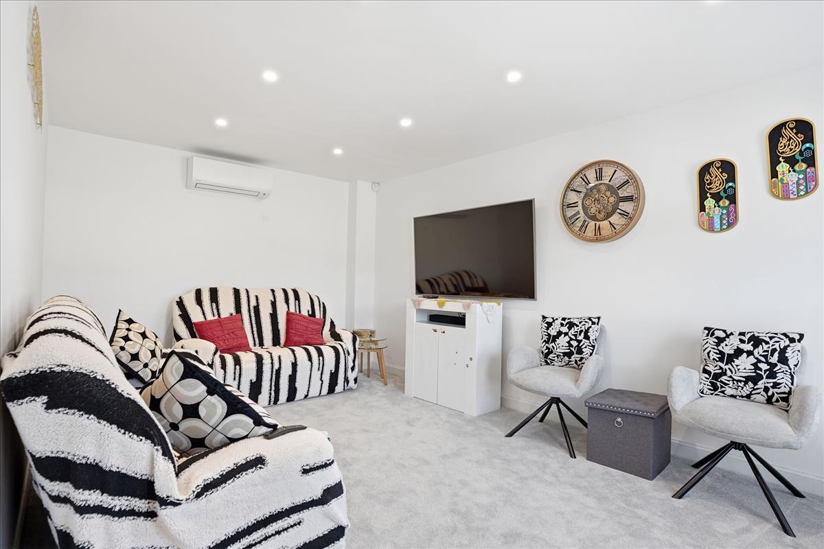 Property Image ee022192-8c70-4c75-b54f-e023378826d4