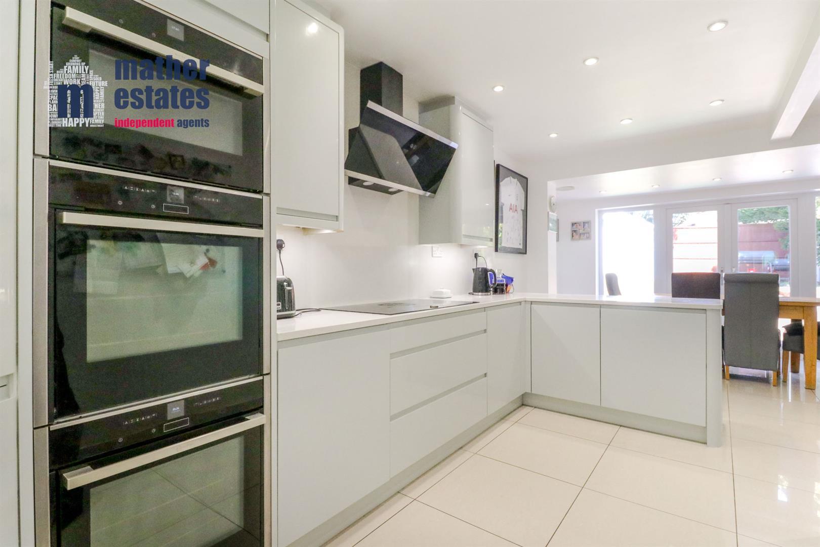 Property Image ee024220-ddeb-46f3-b5e6-2fbeef9adaf6