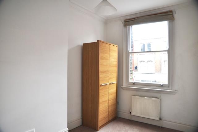 Two bedroom two bathroom period apartment for let on Upper Street N1