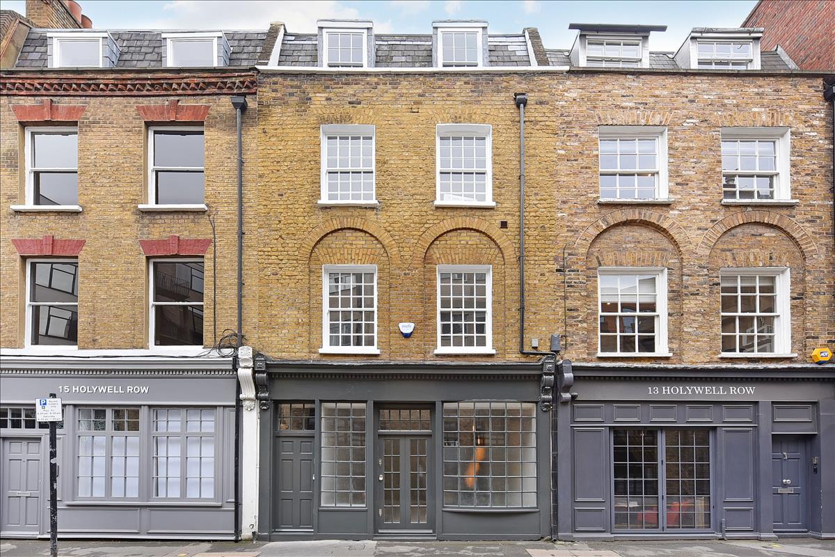 Stylish and modern three bed terrace conversion for let in Shoreditch