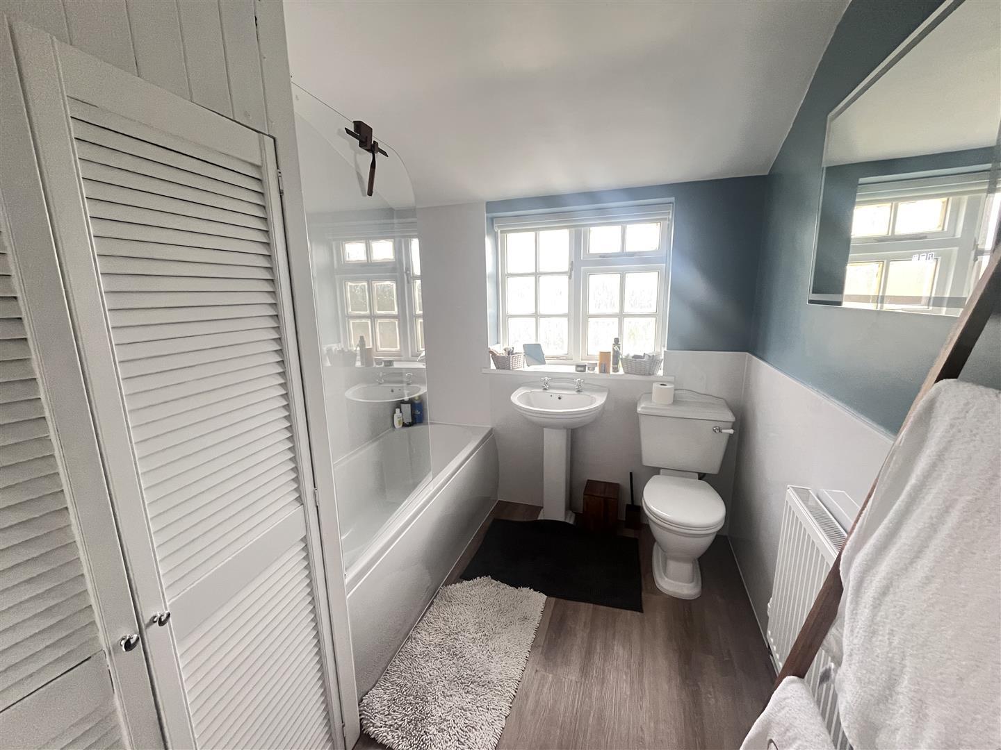Property Image f03bab36-7986-4c0f-891a-88f9616c43c8