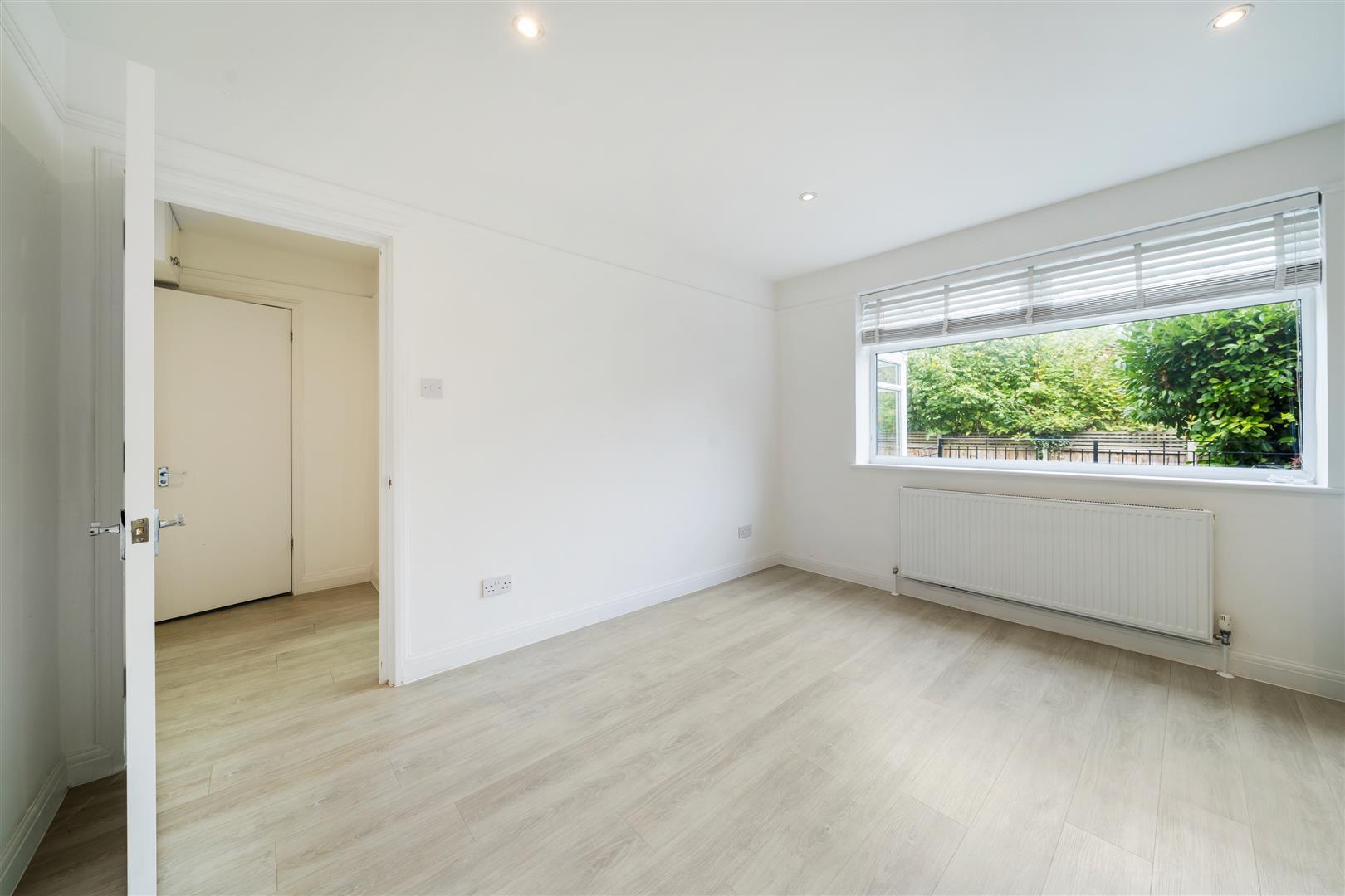 Property Image f03bada2-b15e-4702-9d42-e4b63ed52b88