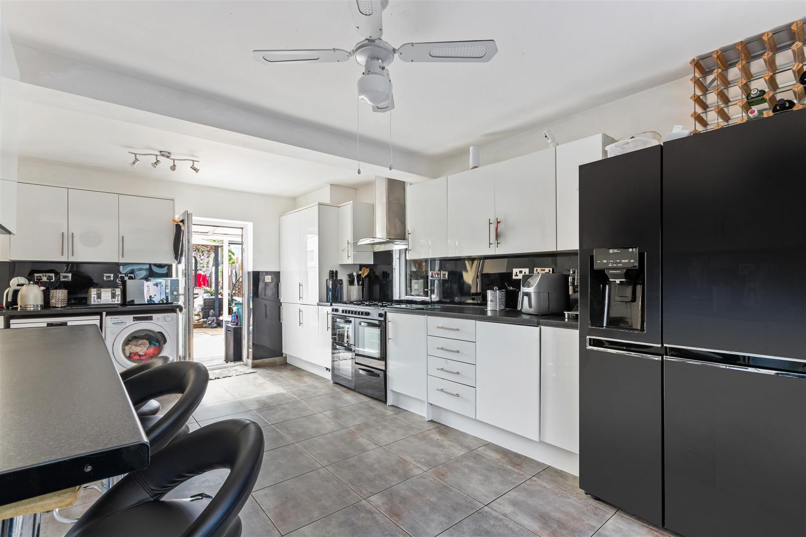 Property Image f03e64ed-a8f5-42f3-ace2-e075b22f1e7d