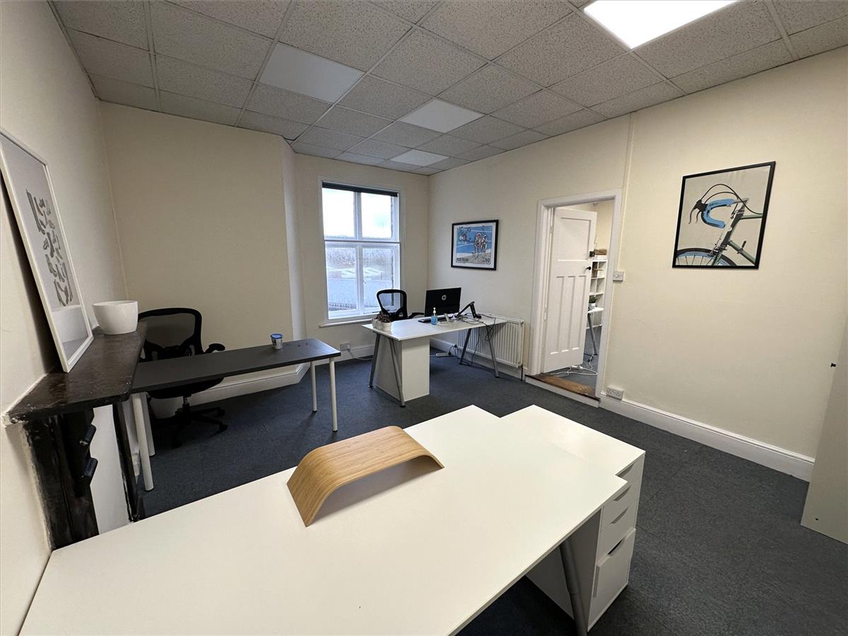 Property Image f045b134-be7c-494c-b085-2f9b1244dd2b