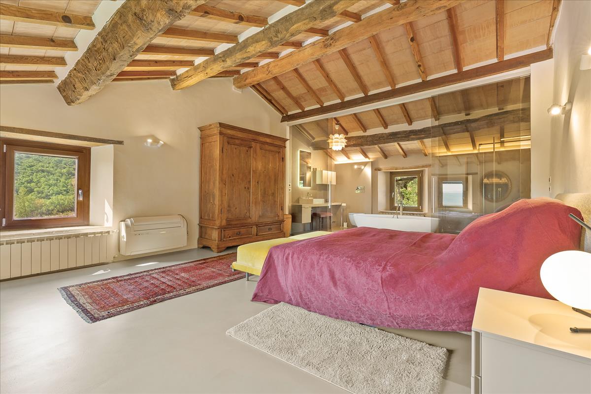 Property Image f053ae68-910d-42b7-b8b1-2e7732b233df