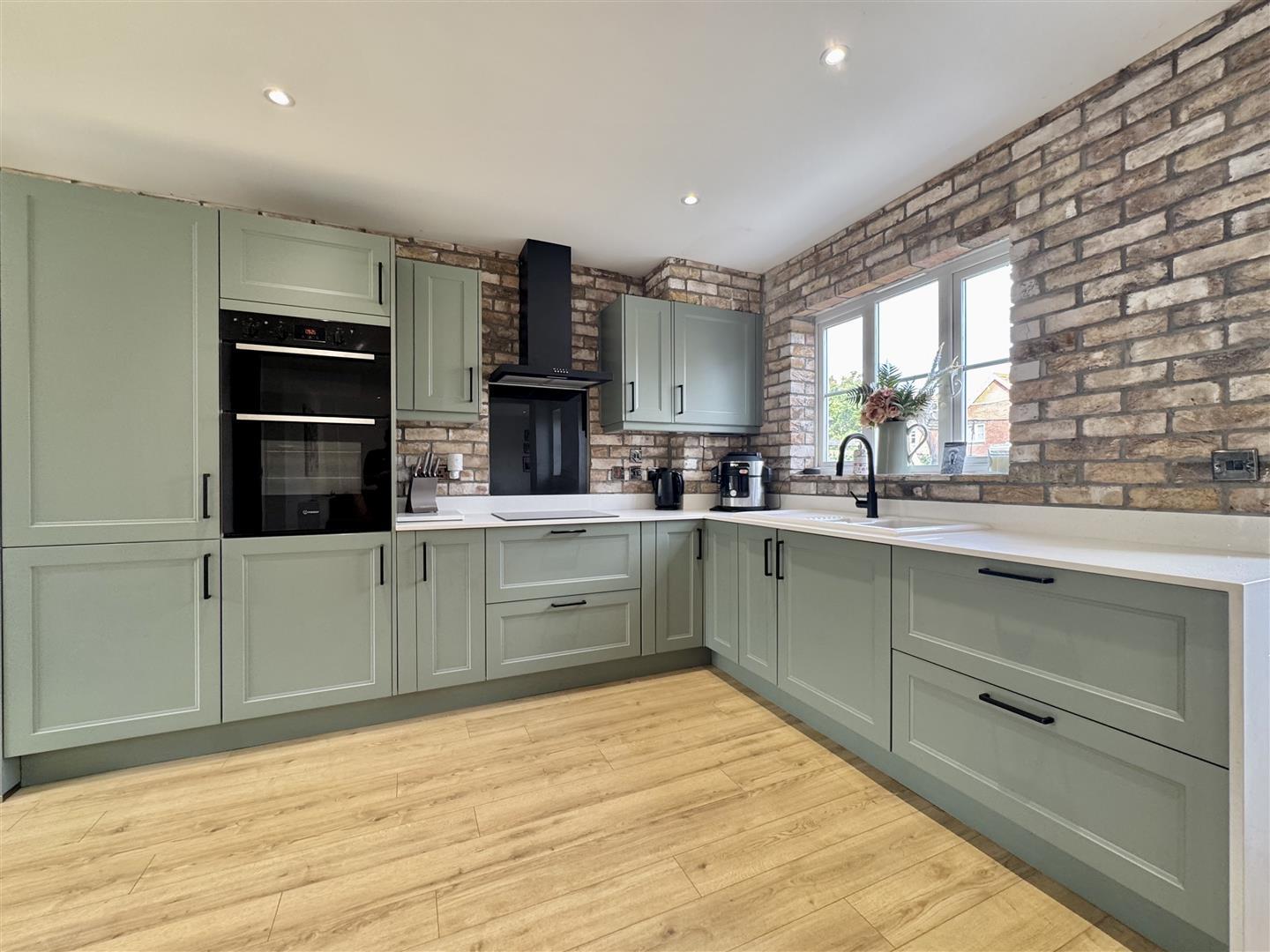 Property Image f0e6fa06-5535-474f-92fb-f94007d17983