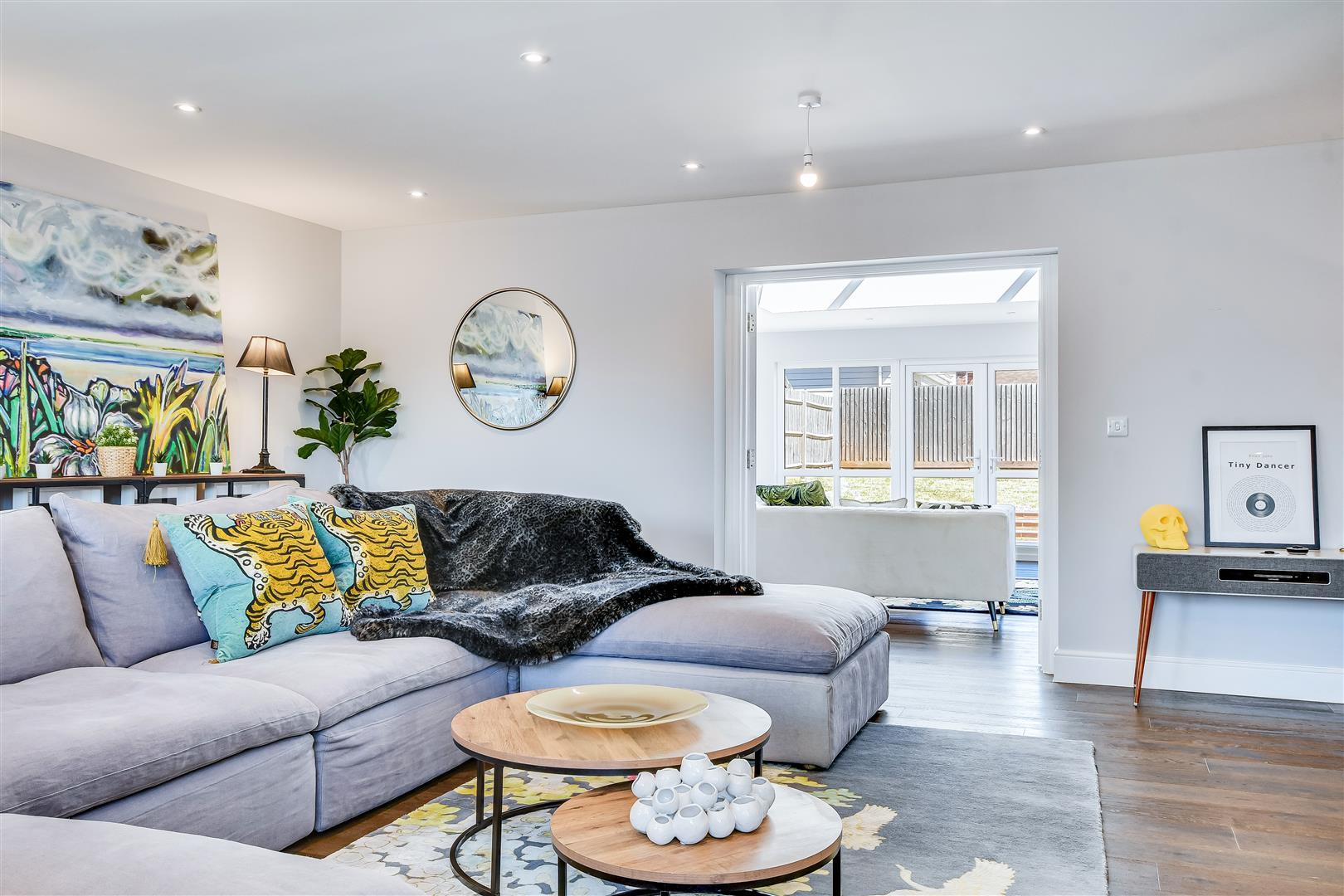 Property Image f0f42c90-78c9-4f35-bf36-f48a642bbd7d