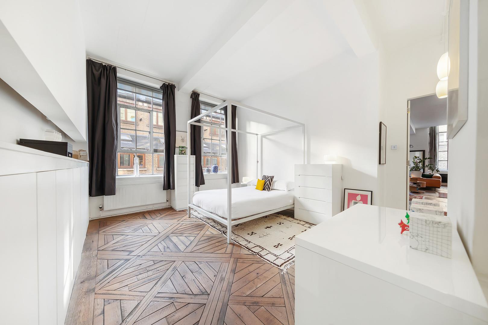 Two bedroom two bathroom 1600 square foot warehouse apartment for let in shoreditch ec2a
