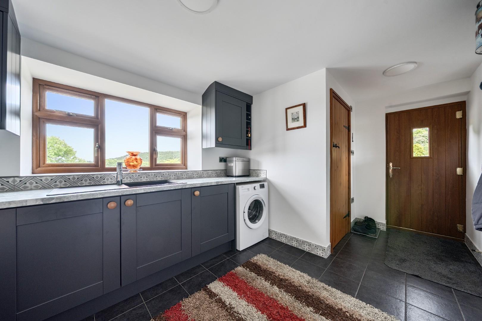Property Image f1527418-f128-43d0-9d8b-d3ce122cb3bd
