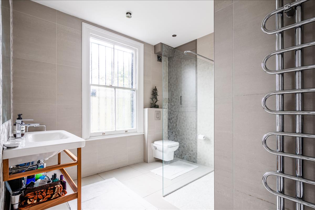 three bedroom triplex period conversion in london fields e9