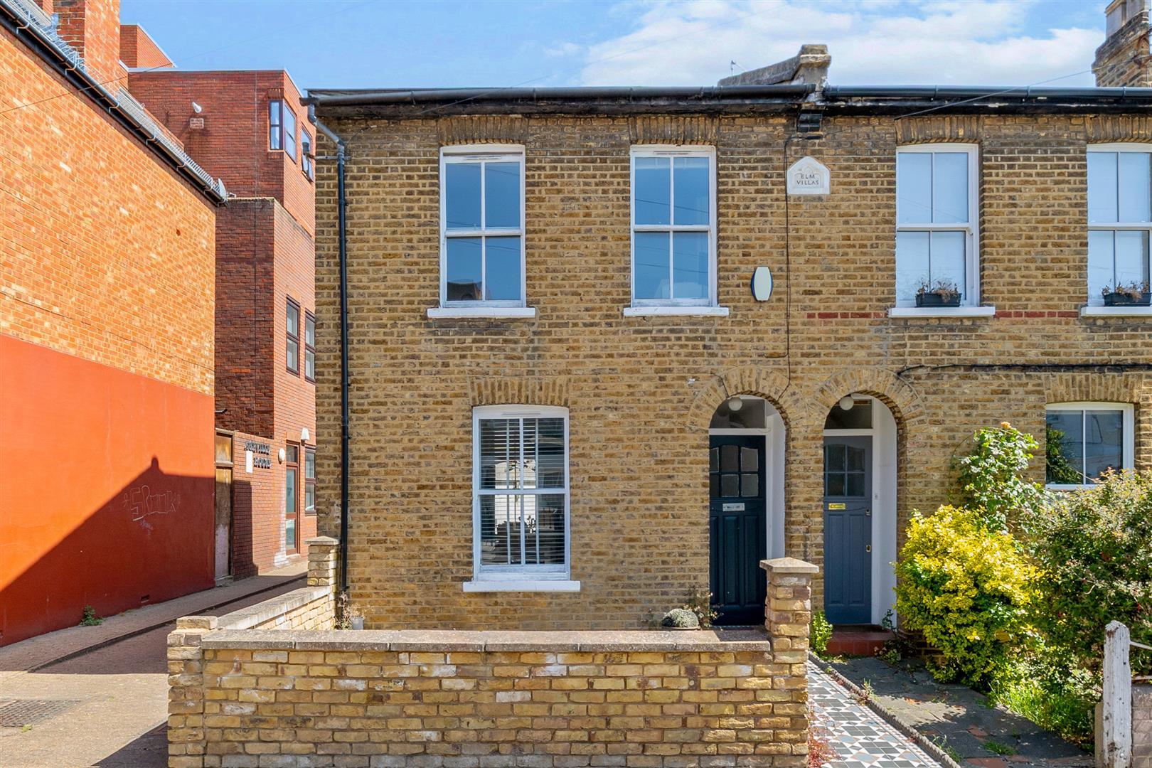 Property Image f241558f-63db-4983-90b4-7a8e9f814f46