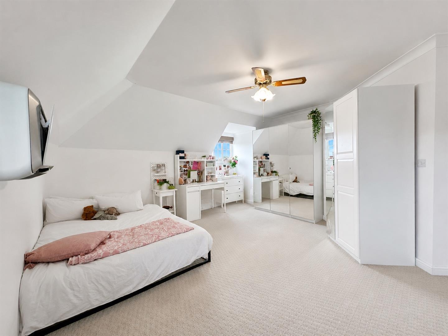Property Image f275cf44-8187-44e7-8e33-4cbe3688c9b8