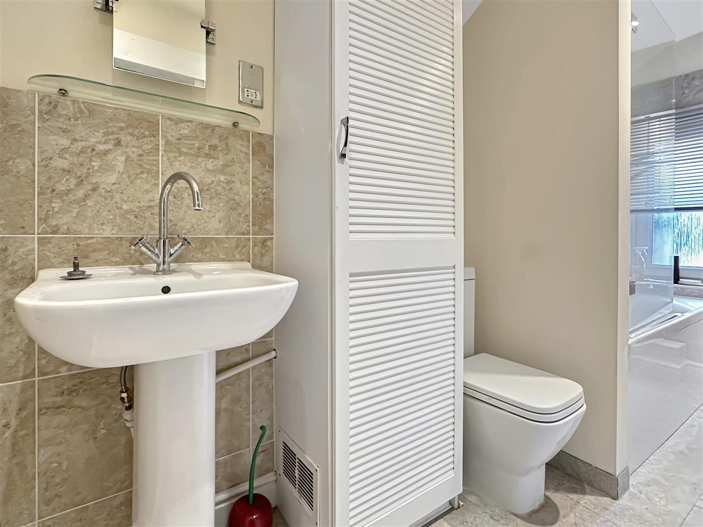 Property Image f2b4fb5f-9923-477b-8a87-7f951263a75c