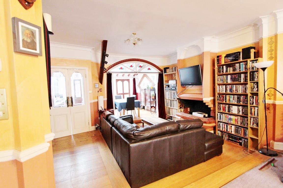 Property Image f2f05503-933e-40eb-b046-6a4c53ac8437