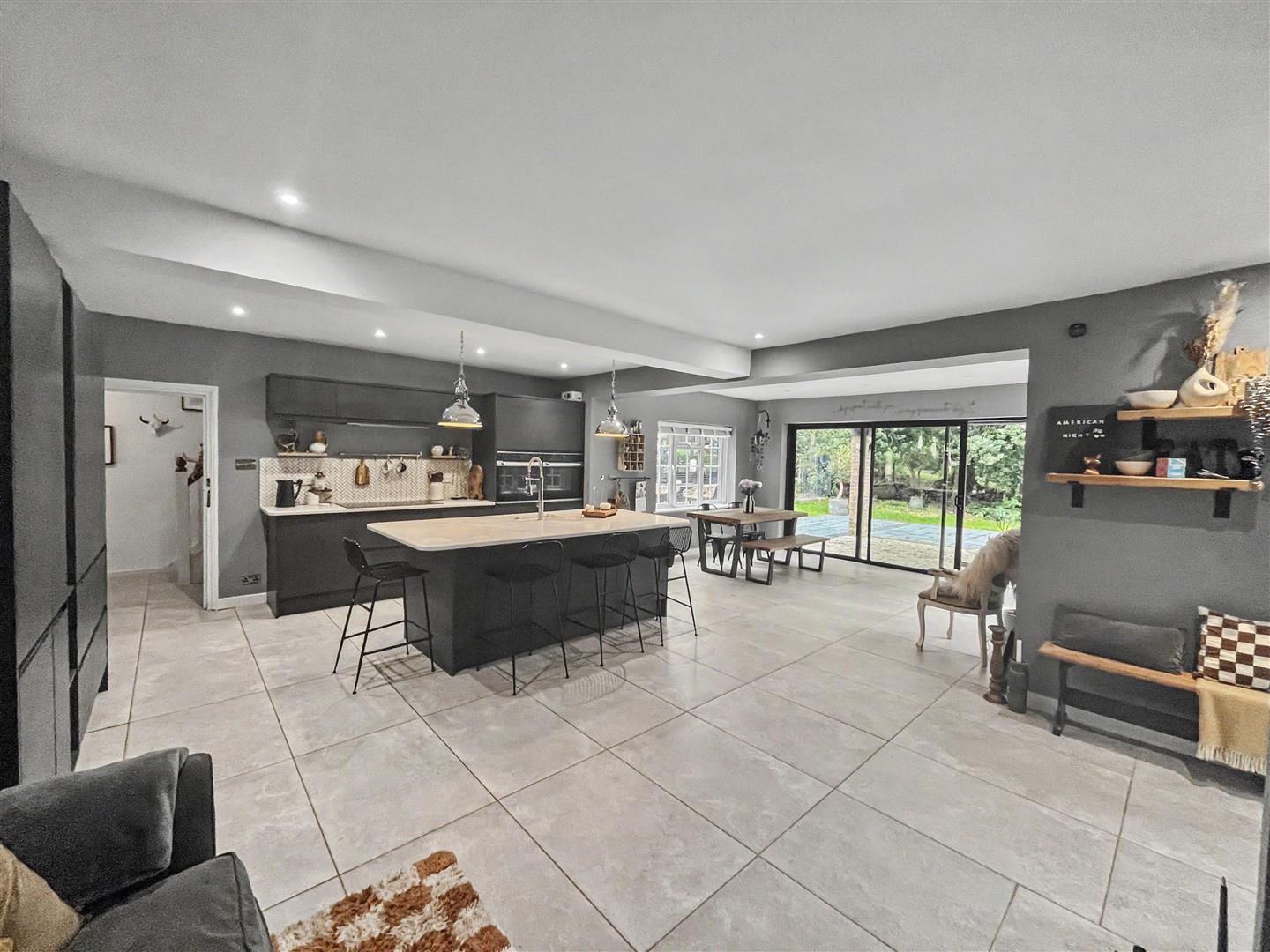 Property Image f2f3f08c-ca9d-4f02-8b36-d726c8d62704
