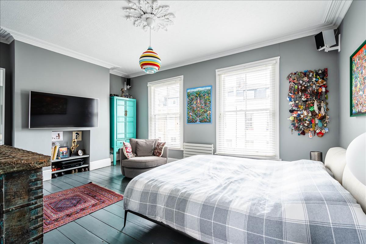 three bedroom triplex period conversion in london fields e9